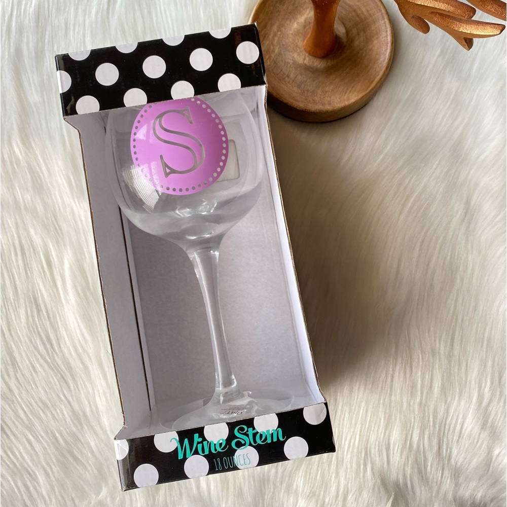 NWT S initial 18 Ounces Wine Glass in Box
